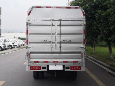 金杯牌JKC5034CCY-DV6HL4型倉柵式運輸車在道路貨物運輸中的優(yōu)勢與應(yīng)用